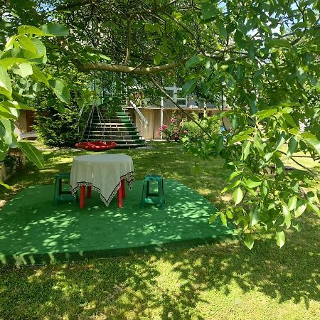 "Ранчо" - Тераса Квіти Сад Appartement Oezjhorod Buitenkant foto