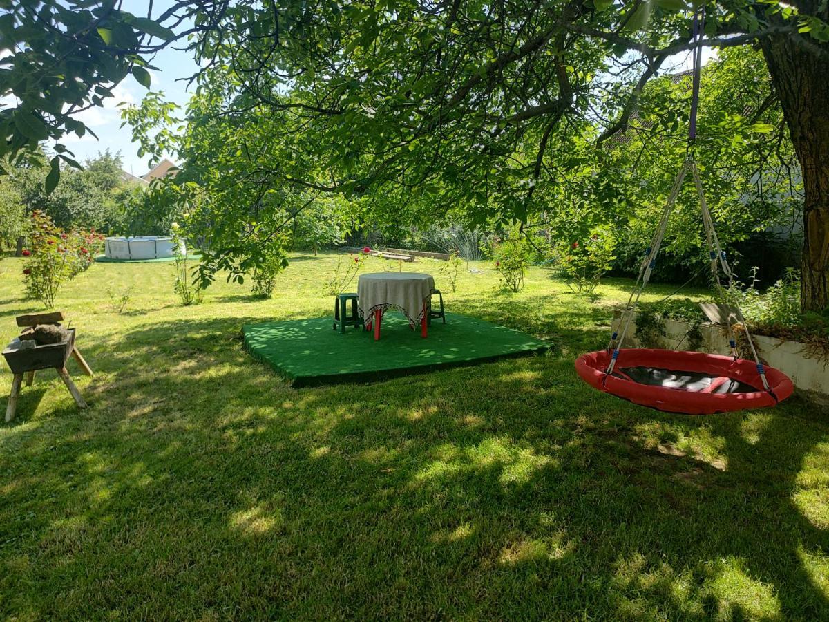 "Ранчо" - Тераса Квіти Сад Appartement Oezjhorod Buitenkant foto