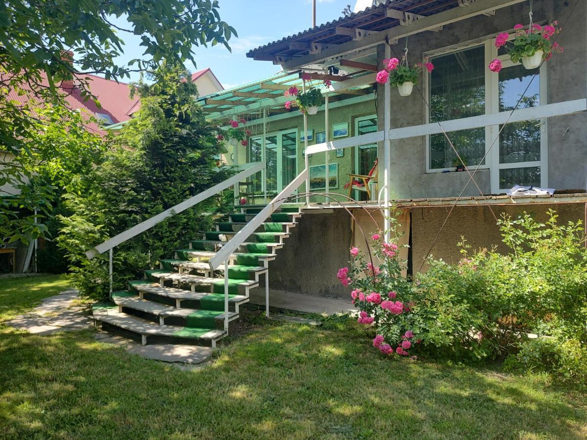 "Ранчо" - Тераса Квіти Сад Appartement Oezjhorod Buitenkant foto